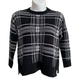 St. John's Bay Sweater Top Womens Size Medium Black White Plaid Knit Long Sleeve